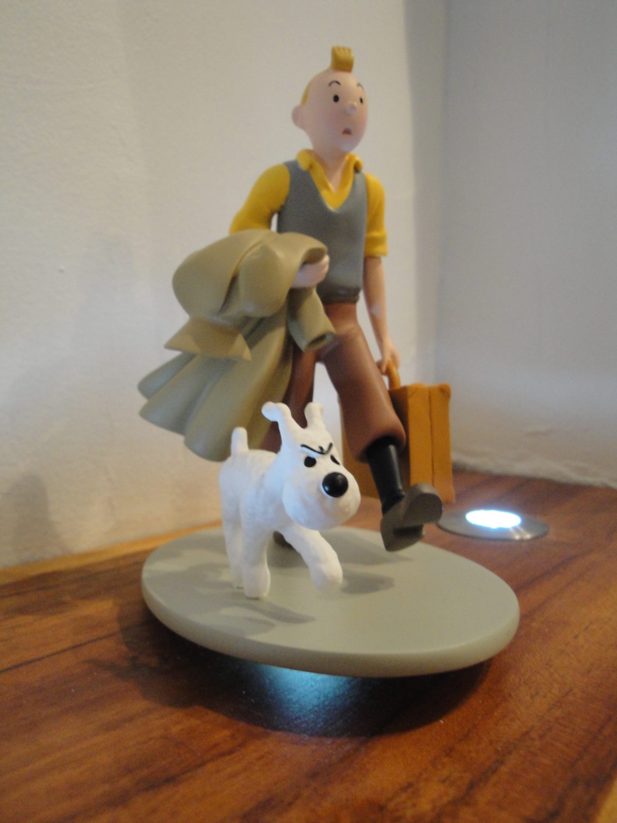 TINTIN - MILOU AVEC OS - statuette résine, moulinsart (tintin