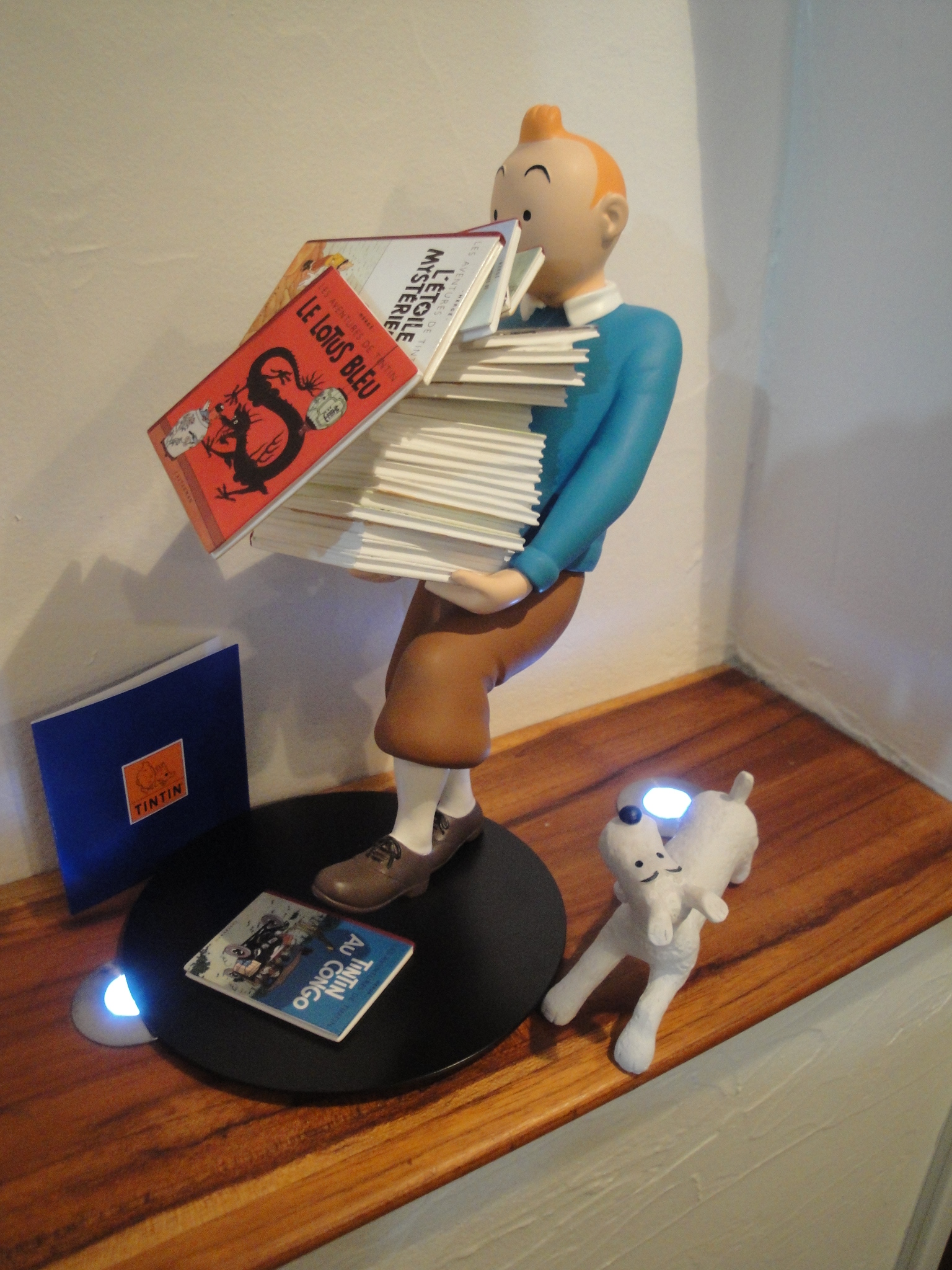 Tintin et Milou pile de livres Hergé figurine en résine Collection Images  Mythiques - ie BD Librairie BD à Paris