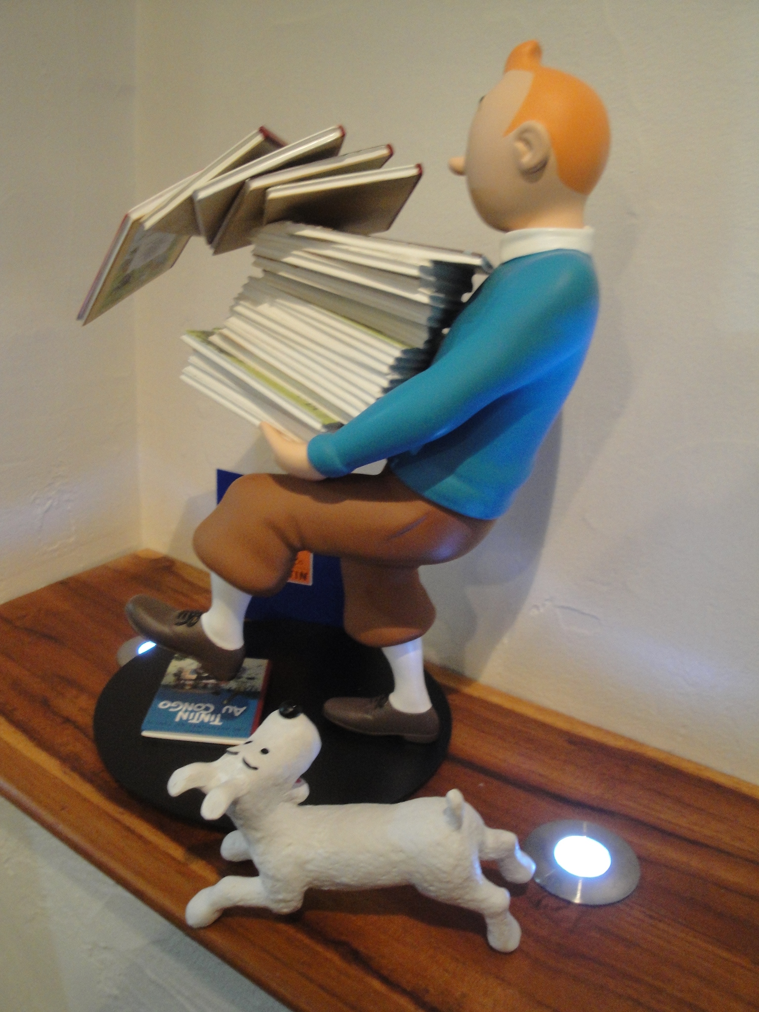 Tintin Et Milou Pile De Livres Hergé Figurine En Résine Collection