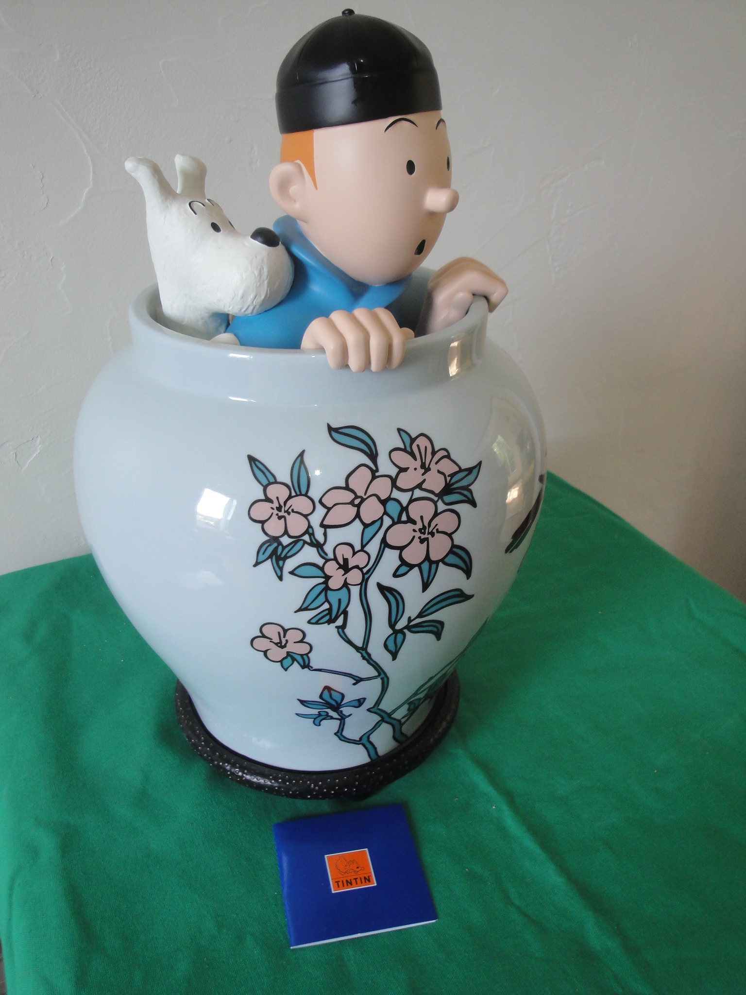 Tintin dans la potiche 44 cm – Moulinsart 46971 – 2011 – tirage limité à 1000 exemplaires