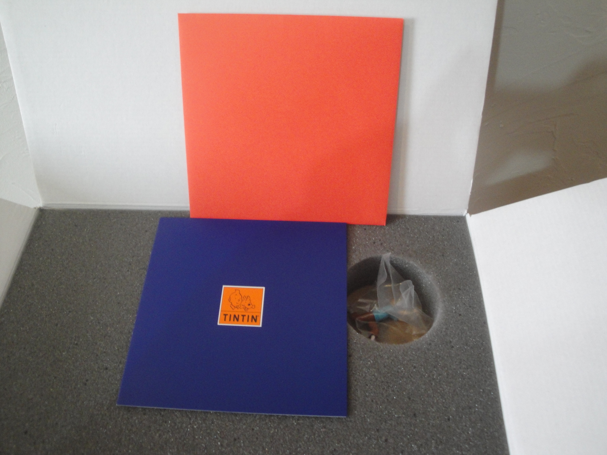 Hergé Tintin - Maquette avion Beechcraft Bonanza A35 - L'Affaire Tournesol - Amazonie BD