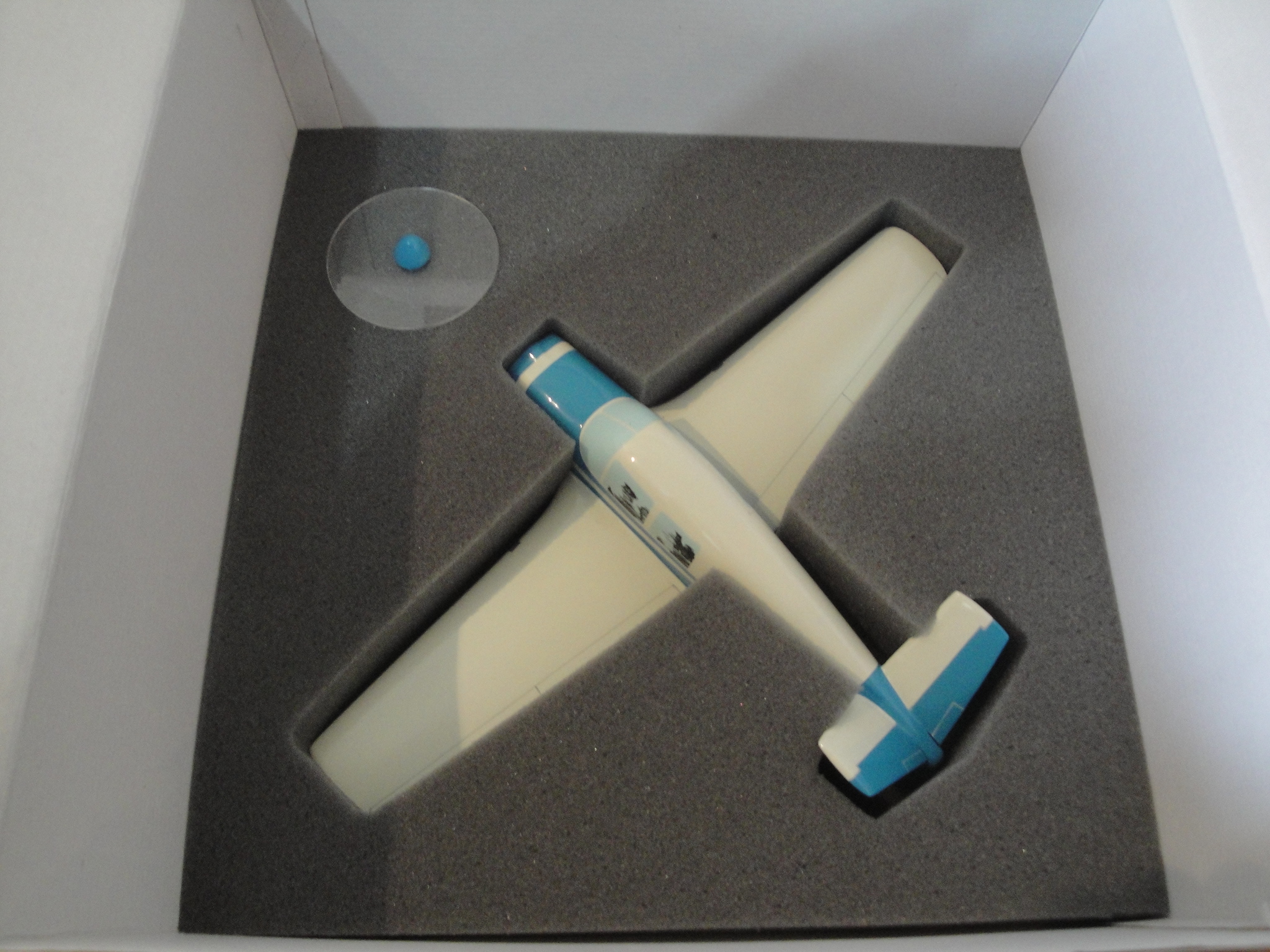 Hergé Tintin - Maquette avion Beechcraft Bonanza A35 - L'Affaire Tournesol - Amazonie BD