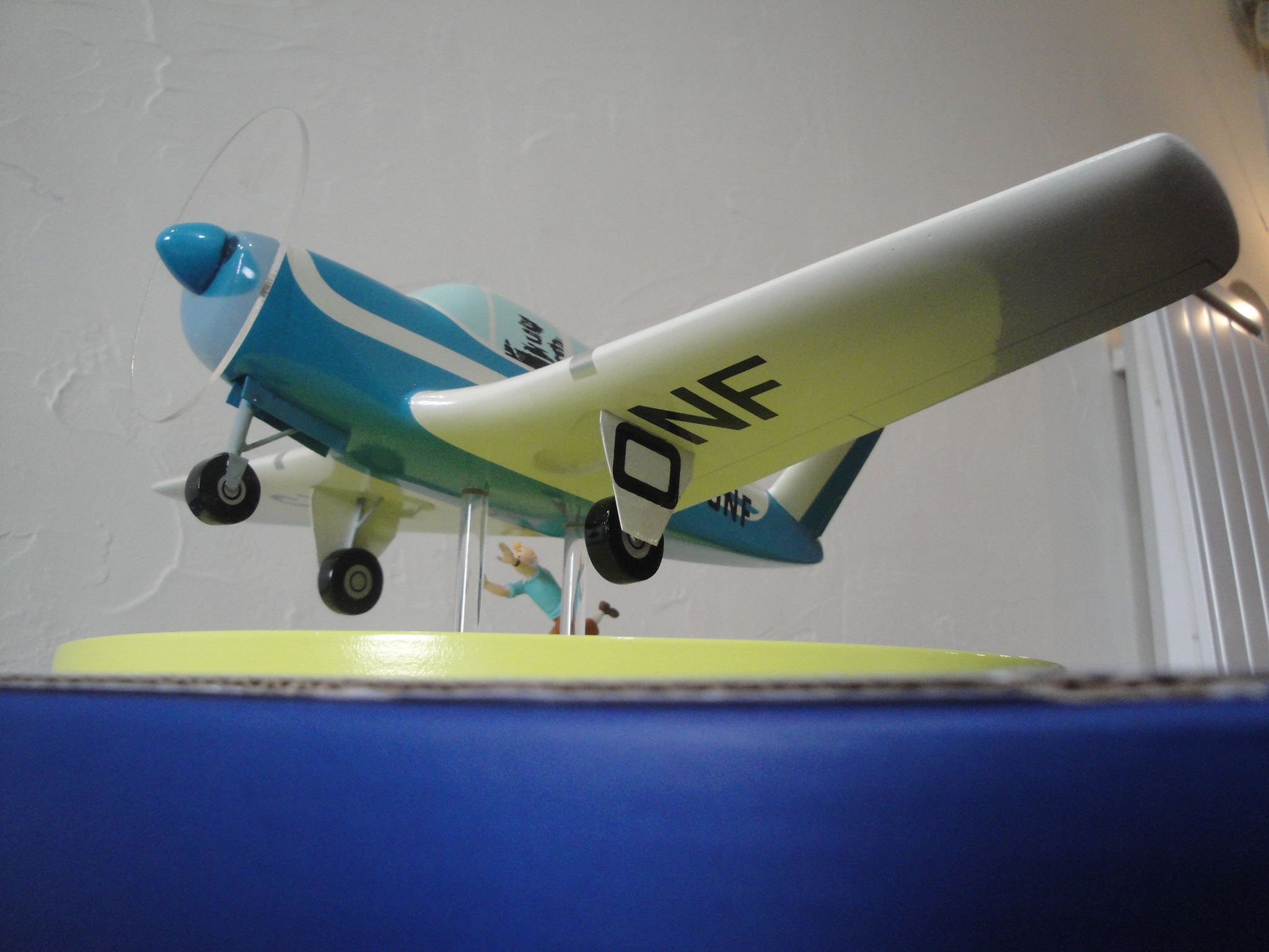 Hergé Tintin - Maquette avion Beechcraft Bonanza A35 - L'Affaire Tournesol - Amazonie BD