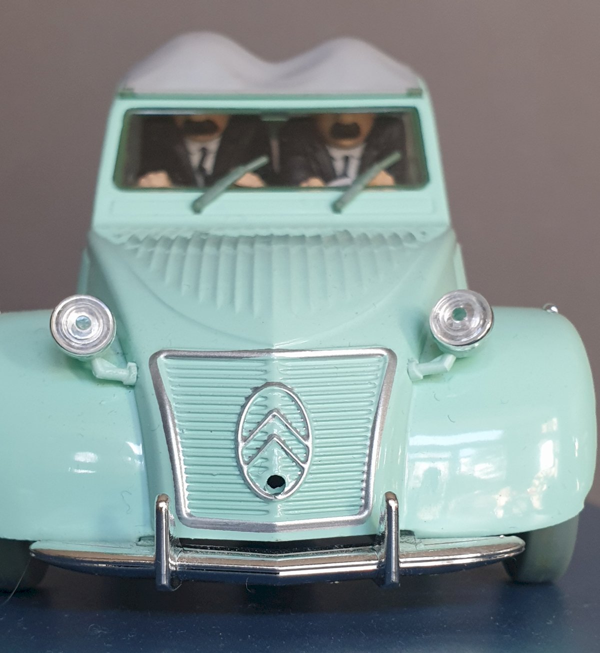 Hergé - Les Voitures de Tintin - La 2CV des Dupondt 1:24e - Amazonie BD